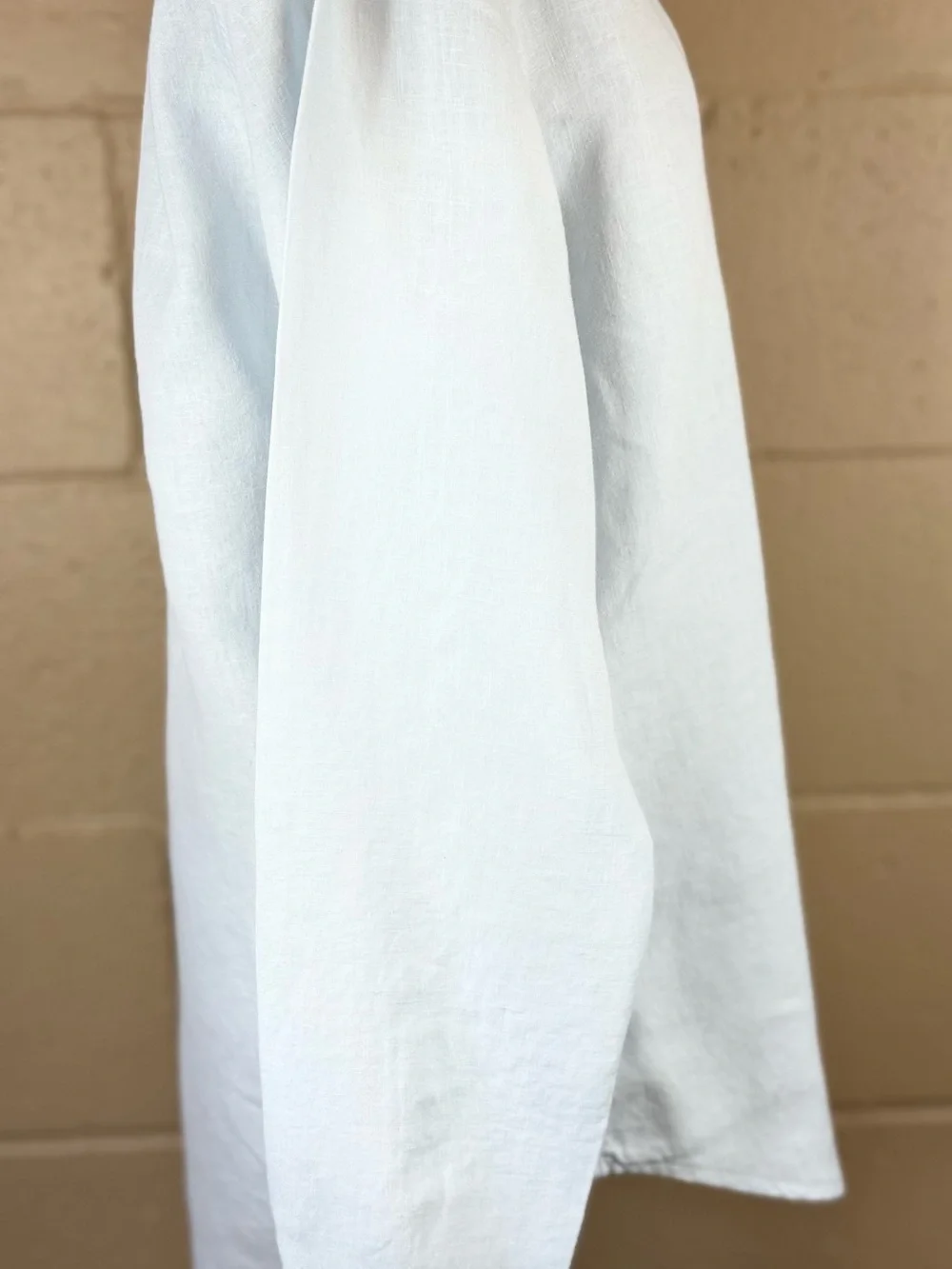 Banana Republic 100% Linen Camden Fit Pale Blue Men's Shirt in Size Small